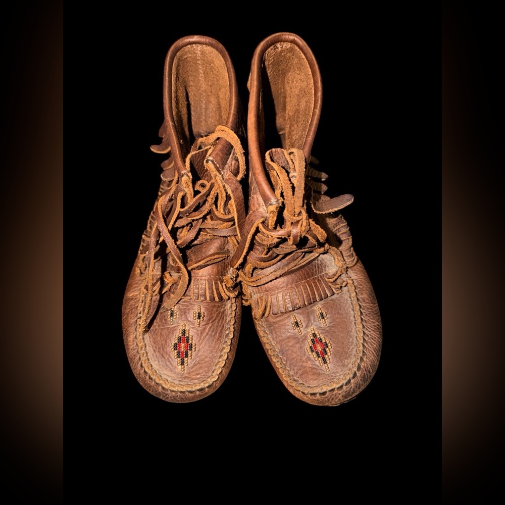 Brown MANITOBAH FRINGE SUPPLE Leather Moccasin Boots .6-6.5